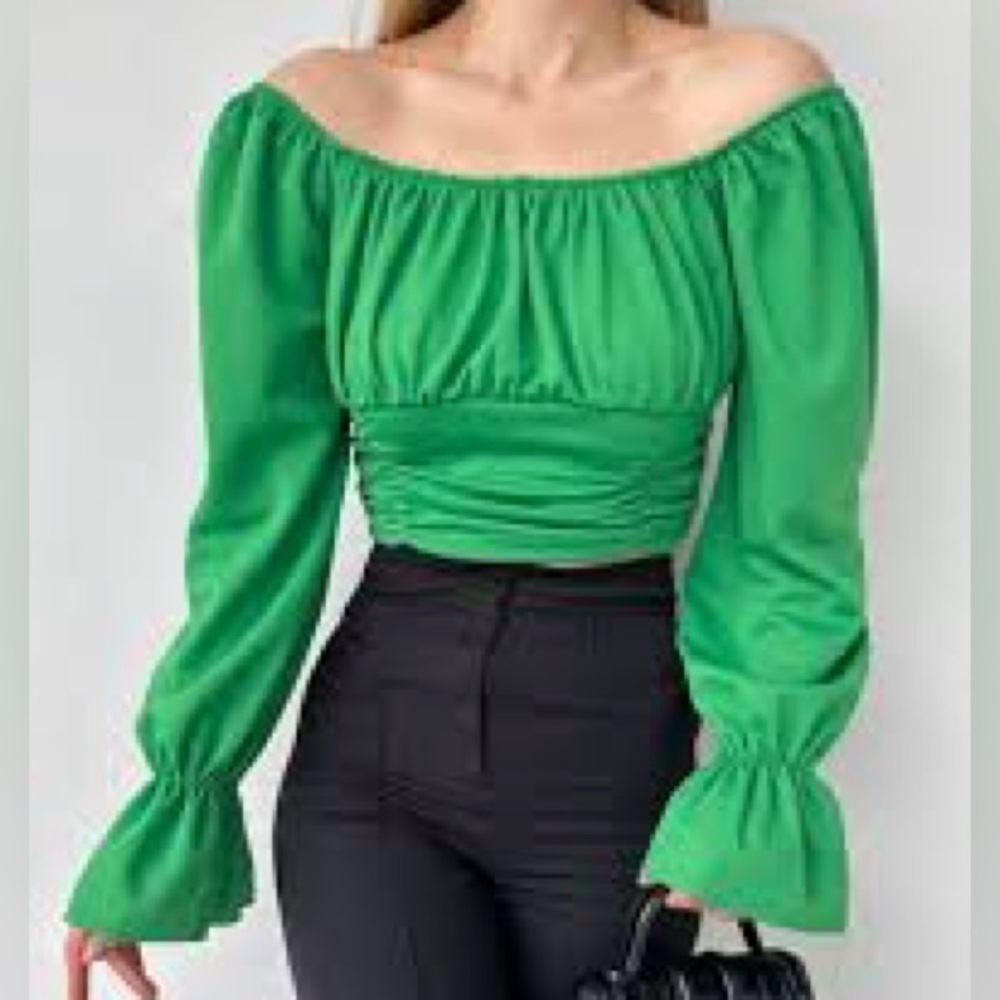 *NWT PrettyLittleThing Green Crop Top & Off-the-Shoulder Set - Size Small